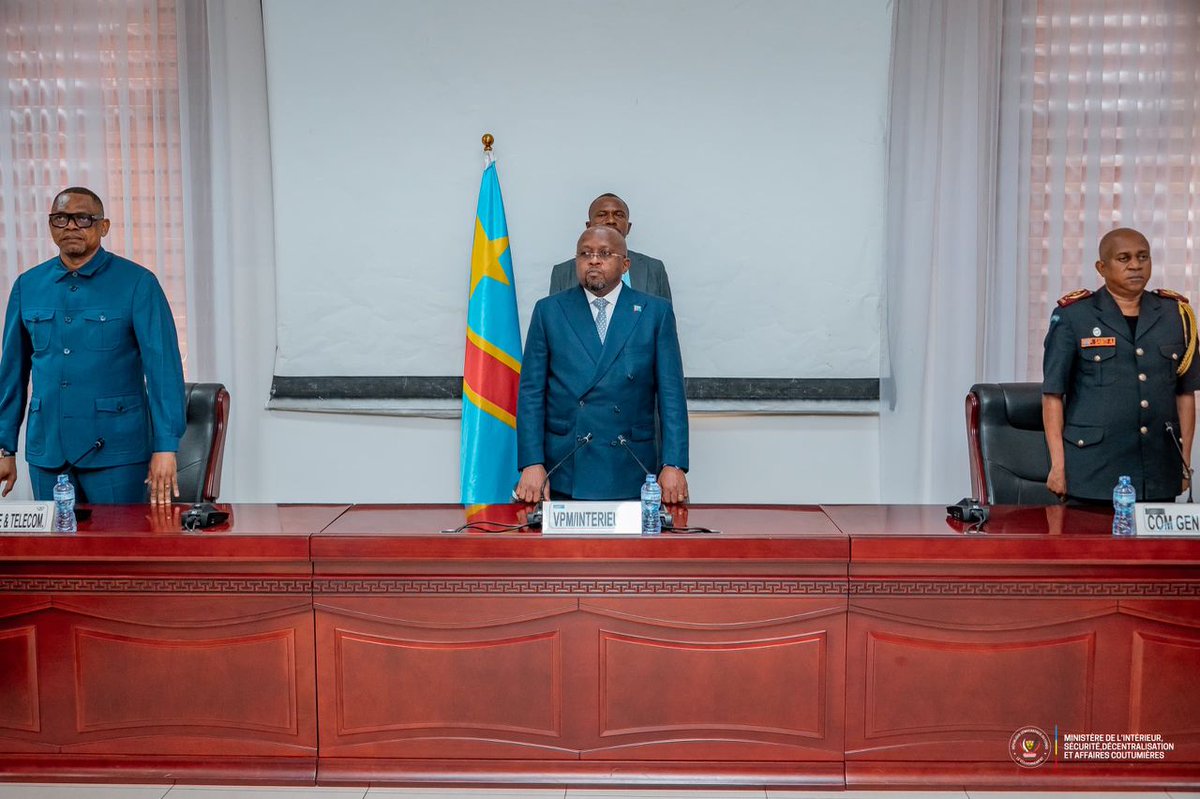 mulundakabuya1's tweet image. #URGENT-#URGENT- #URGENT

12 ans après, la relance du centre d’appel d’urgence de la police devient une réalité. Depuis l’accession au pouvoir de Félix Antoine Tshisekedi, des avancées concrètes sont enregistrées dans le secteur de la sécurité publique.

Cette dynamique est
