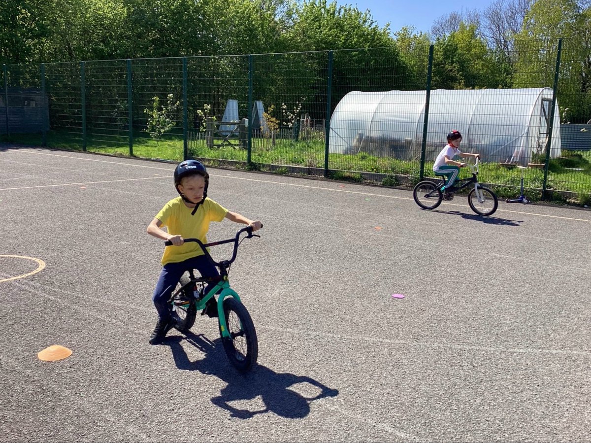 sissinghurstVA's tweet image. Rhinos loved their BMX session and some children learnt to ride a bike today too 👏👏👏
#letyourlightshine
#success
#feelgood
