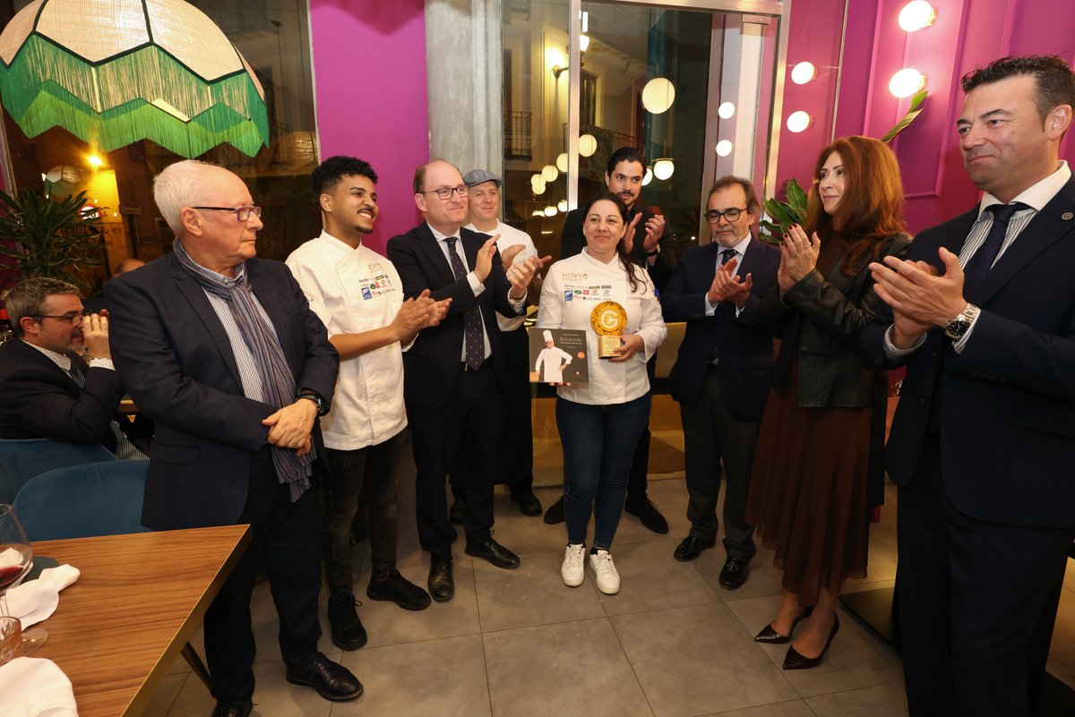 cmurciagourmet's tweet photo. Muchas gracias a todo el equipo de Alta Costura por una cena espléndida a la altura de los tejidos más exclusivos.  #murcia #altacostura #gastronomía #gourmet https://t.co/n8tw0aAEyj