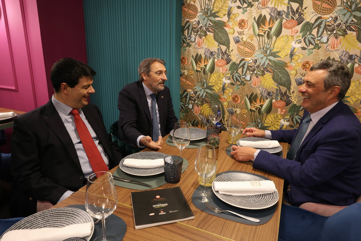 cmurciagourmet's tweet photo. Muchas gracias a todo el equipo de Alta Costura por una cena espléndida a la altura de los tejidos más exclusivos.  #murcia #altacostura #gastronomía #gourmet https://t.co/n8tw0aAEyj
