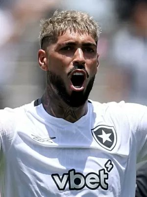 O Palmeiras tem negociações avançadas para contratar o zagueiro argentino Alexander Barboza visando a próxima janela de transferências, no meio do ano.

Já existem conversas entre Palmeiras e Botafogo.

🗞️ <a href="/CLMerlo/">César Luis Merlo</a> 
📸 Getty