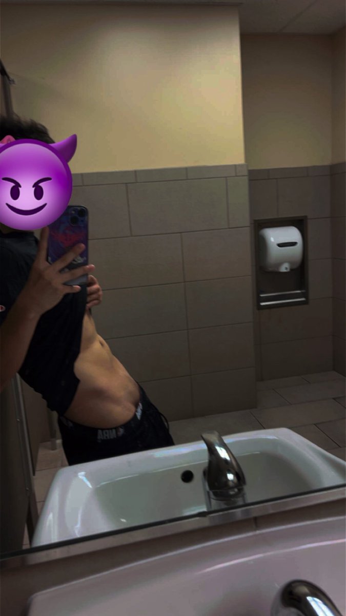 Danny_2smoovee's tweet photo. 👹👹 #latino #honduran #straight #hispanic #sexy #lightskin #fypシ゚ #fyneshit https://t.co/cdHL9He1pI