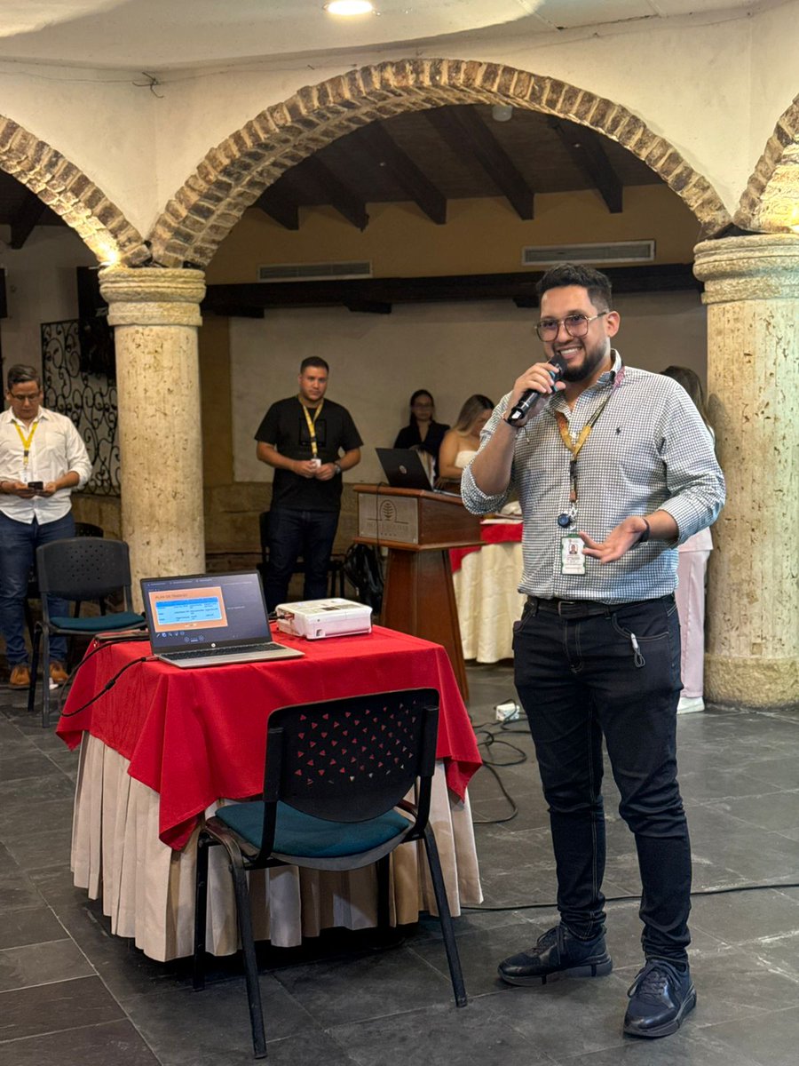 URestitucion's tweet photo. 📍La Dirección Territorial Norte de Santander de la #URT participó junto a su director, @Mauriciocaj, en la primera sesión del Comité Departamental de Desarrollo Rural y Reforma Agraria (CDDRRA) de Norte de Santander.

🫱🏽‍🫲🏿Allí se avanzó en la construcción del plan de trabajo y el análisis del acceso a tierras, fortaleciendo la articulación entre instituciones y comunidades rurales.

Un espacio clave para que el campesinado dialogue y aporte a la#ReformaAgraria.