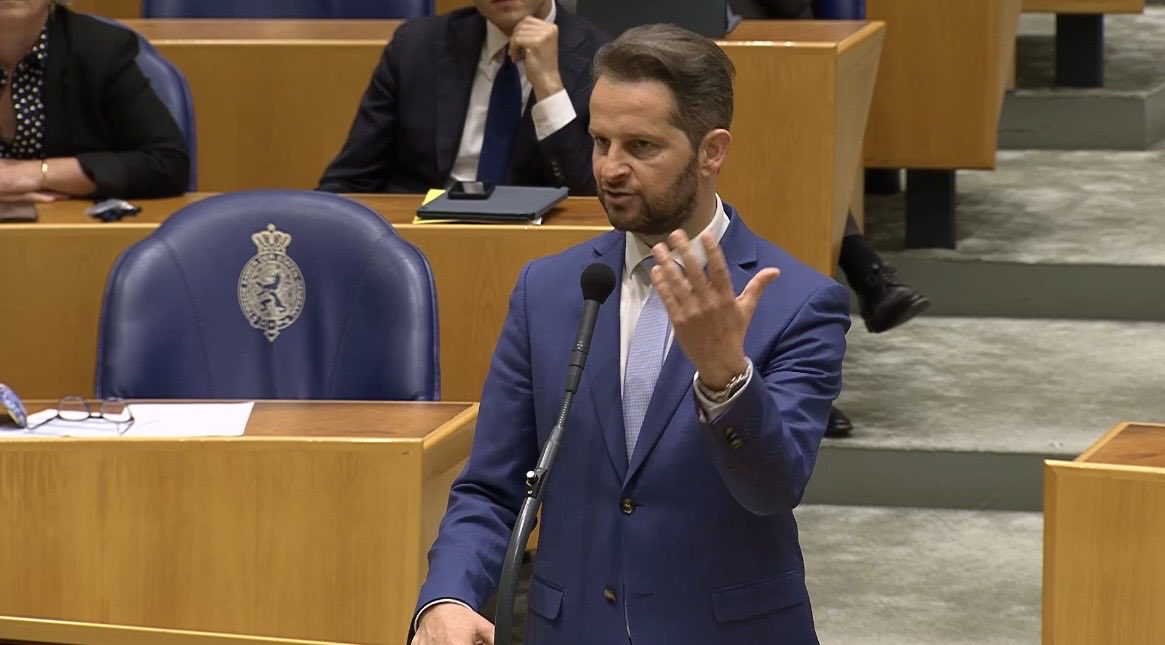 “D66, u rijdt met 120 kilometer en een blinddoek voor op een muur af!”

Kijk naar interruptiedebat met D66 op mijn Youtube kanaal:
youtu.be/Oa85pKqgCJA