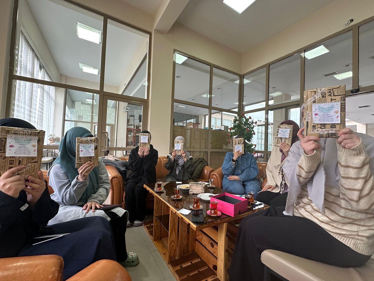 BoluKYGM's tweet photo. 📍 Gölköy Yurdu
Öğrencilerimizin karakteristik özelliklerine göre seçtiğimiz kitaplarla kitap kritiği atölyemize başladık. Manevi danışmanlık birimi kapsamında bu atölyede, farklı bakış açılarını keşfetmeyi ve her ��ğrencinin kitaptan kendi anlamını çıkarmasını amaçlıyoruz. https://t.co/Tf9OHnSSyD