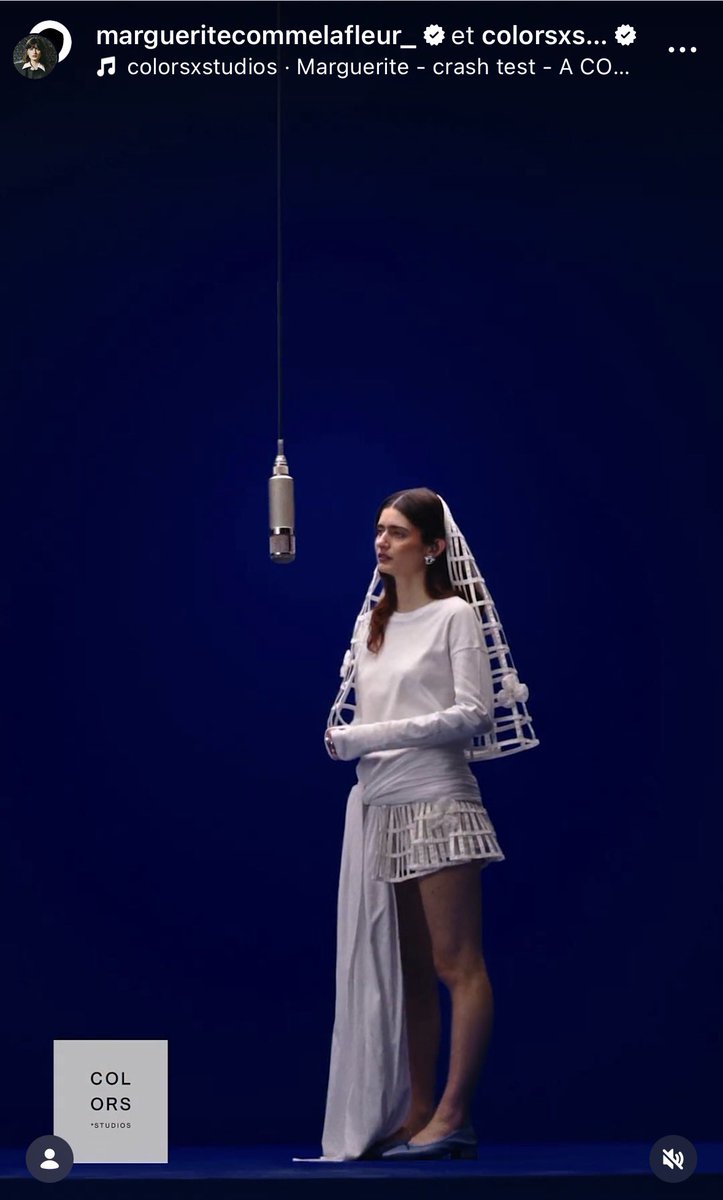 candyce_DjeLe's tweet image. le fait que ça soit la même couleur qu’à sa tournée 💙👑

#Marguerite #Crashtest #COLORS