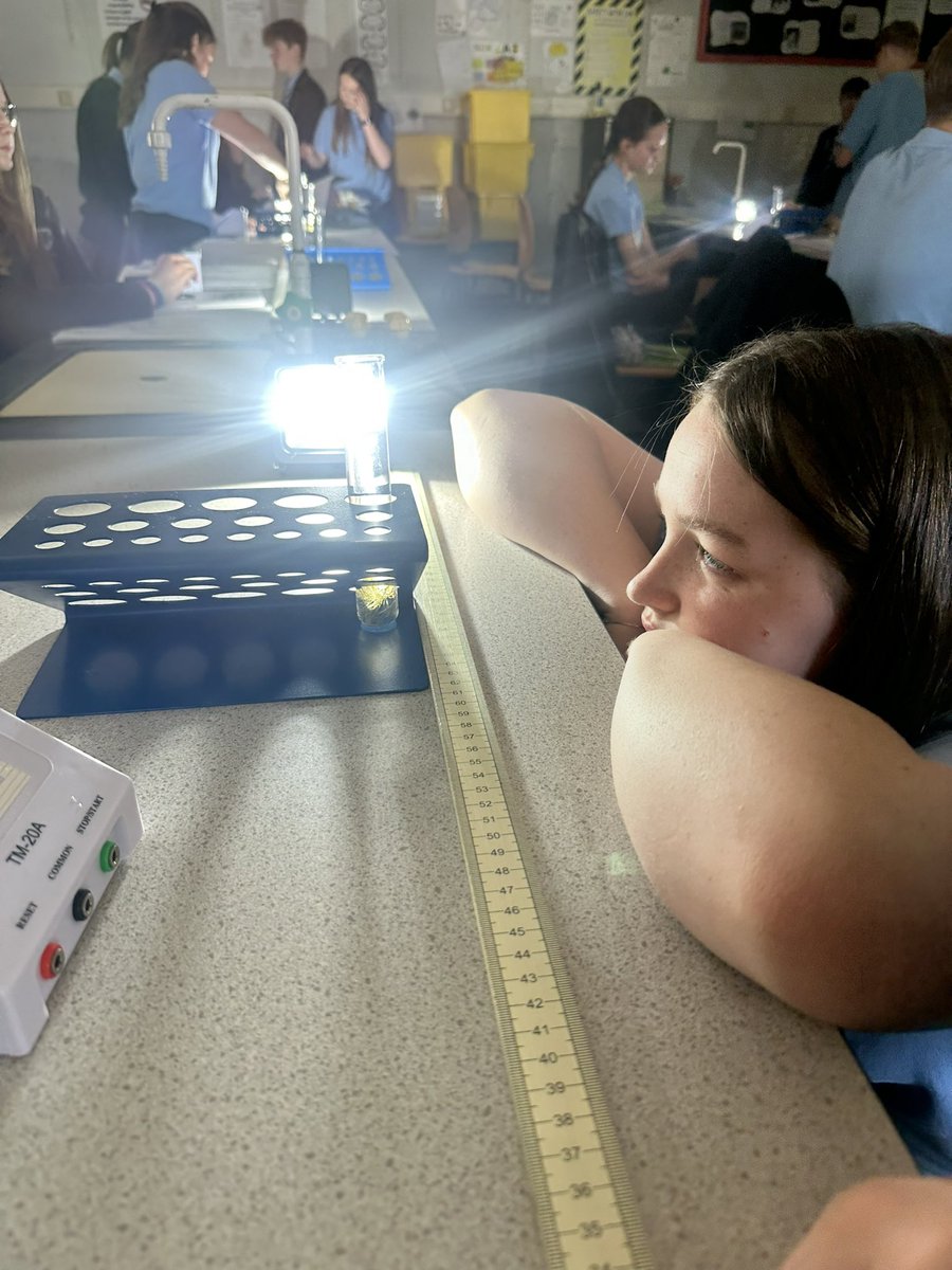 TandyMiss's tweet photo. To most this looks like a piece of weed in a test tube - to @MrsP_SciTech and I, this is revolutionary!! 7 frustrating years of this practical failing us and we FINALLY got it working! Thanks to our alliance school AGS for the tips 🌿🌿🌿
@aa_science @AlcesterAcademy https://t.co/rqNoHcAFh9