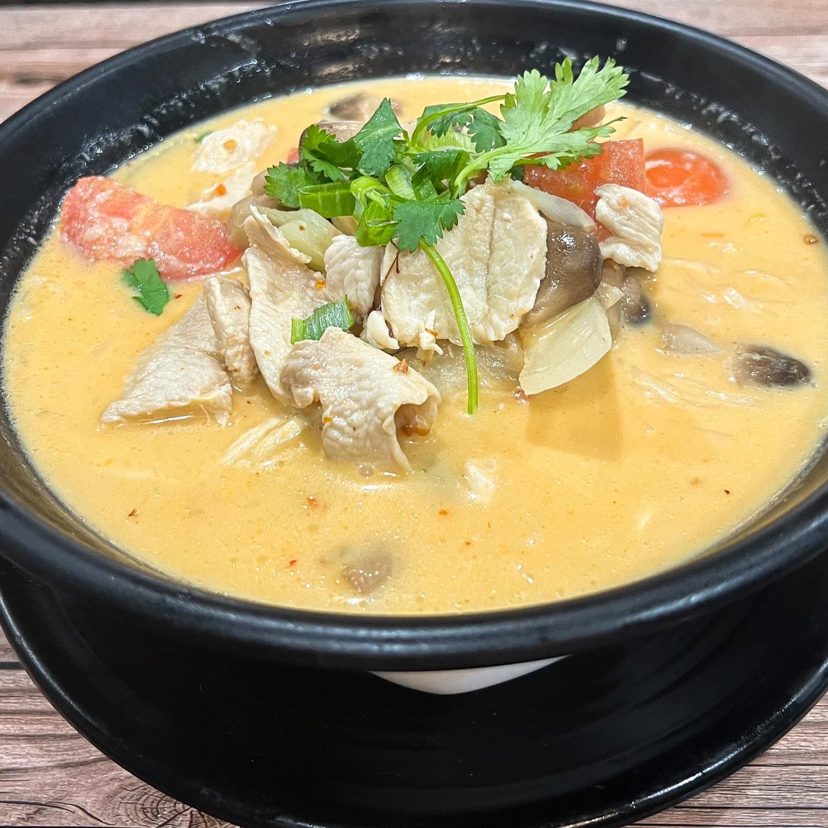 hot take: tom kha is the superior soup. we said what we said. 15% off for two weeks so you can find out for yourself. lemongrass broth, coconut milk, mushrooms, chili paste, tomatoes. 

all through may 5. argue with the bowl, not us 🔥

COUPON CODE: SOUPKHA15

#dentonfoodies