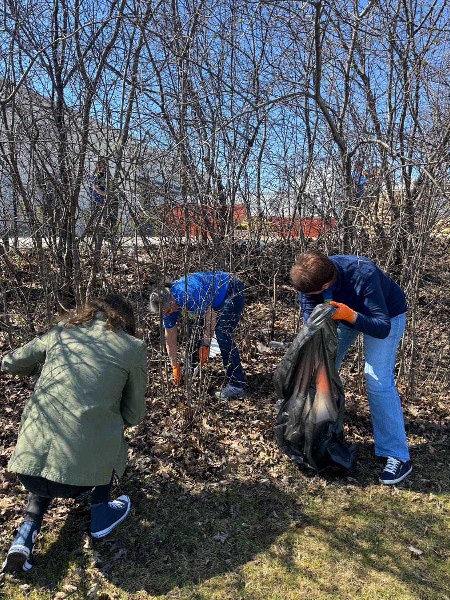 LaforceInc's tweet photo. Celebrating Earth Day with a community clean‑up. 🌱🧤 We are proud of our volunteers who dedicated their time today to help keep our environment clean and healthy. Happy Earth Day! 🌿 https://t.co/bt3L2eq5HR