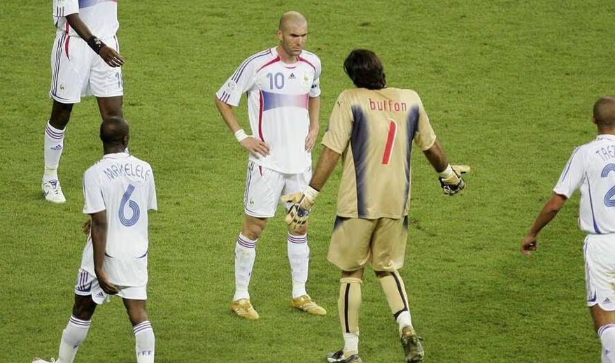alpiedeldeporte's tweet image. #Buffon reabre la final de 2006 y admite su papel en la expulsión de #Zidane: "La culpa fue mía" sge.st/pkMP-Bt