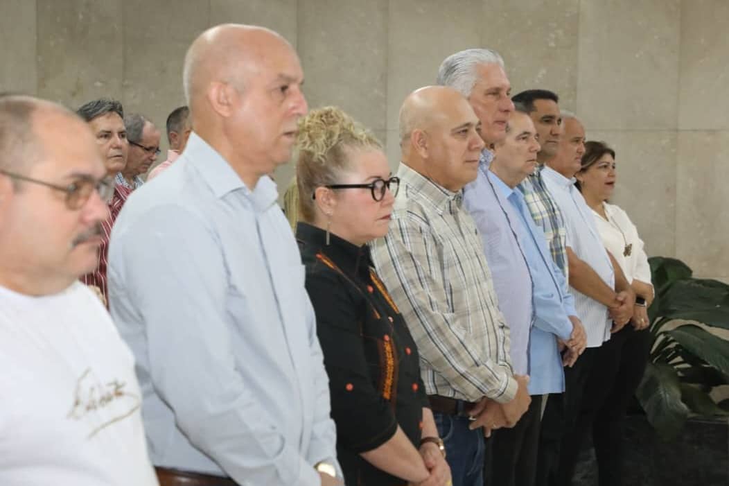 PartidoPCC's tweet image. El Primer Secretario del Comité Central del Partido Comunista de #Cuba y Presidente de la República, @DiazCanelB  y el miembro del Buró  Político y Secretario de Organización, @DrRobertoMOjeda, participaron en la mañana de este miércoles en el acto realizado en la sede de la