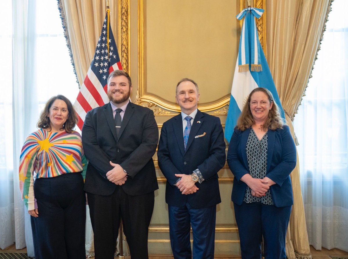 Embajador Peter Lamelas tweet media