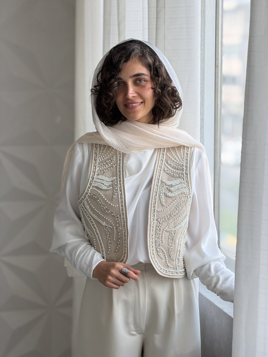 لی لا tweet media