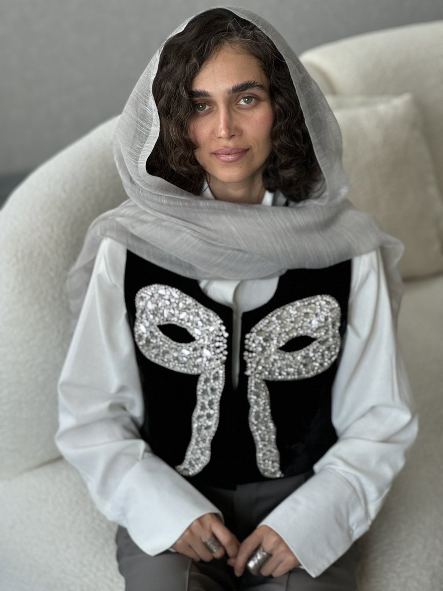 لی لا tweet media