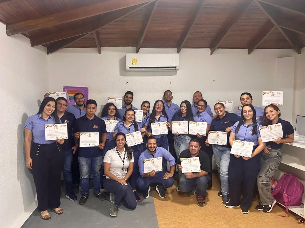 GobMeta's tweet photo. Realizamos capacitación en la empresa Avellano para fortalecer entornos laborales justos, seguros y respetuosos, promoviendo la inclusión LGTBI y el valor de la diversidad. 🌈 Impulsamos culturas organizacionales más humanas y libres de discriminación. https://t.co/mylQft33dX