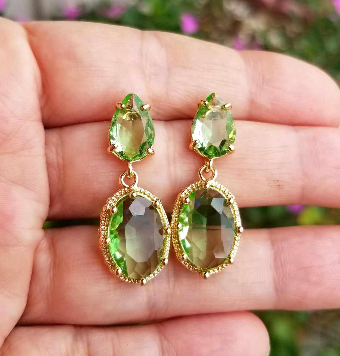 TrendingNowGift's tweet image. 14k Gold Peridot Stud Dangle Earrings #jewelry #earrings #greengemstoneearrings #peridot #peridotjewelry #peridotearrings #studearrings #dangleearrings #Wedding #bridal #Mothersday #mothersdaygift #mothersdaygifts

 etsy.me/4is5wHW via @Etsy