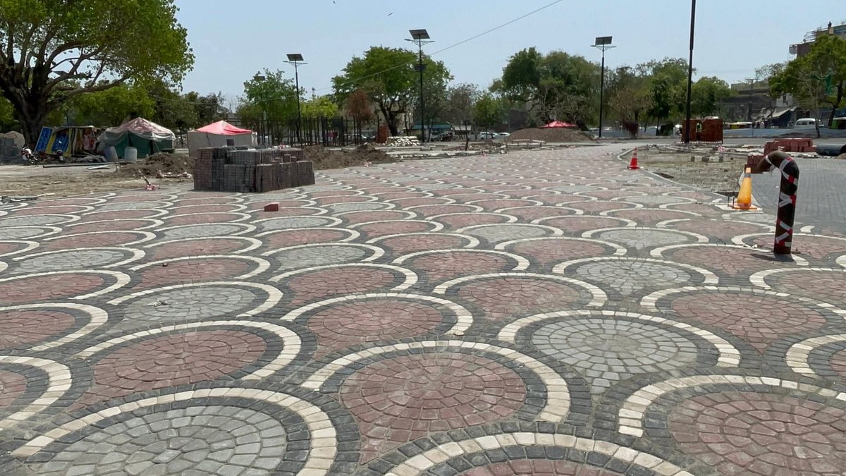 developingpak's tweet image. داتا دربار توسیعی منصوبے اور زیر تعمیر بھاٹی چوک پر انڈر پاس کی 300 پائلیں مکمل.

#LDA #Lahore #RailwayStation #Punjab #Pakistan 🇵🇰