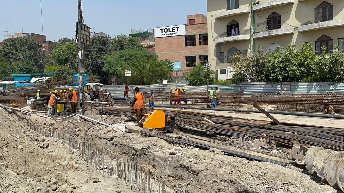 developingpak's tweet image. داتا دربار توسیعی منصوبے اور زیر تعمیر بھاٹی چوک پر انڈر پاس کی 300 پائلیں مکمل.

#LDA #Lahore #RailwayStation #Punjab #Pakistan 🇵🇰