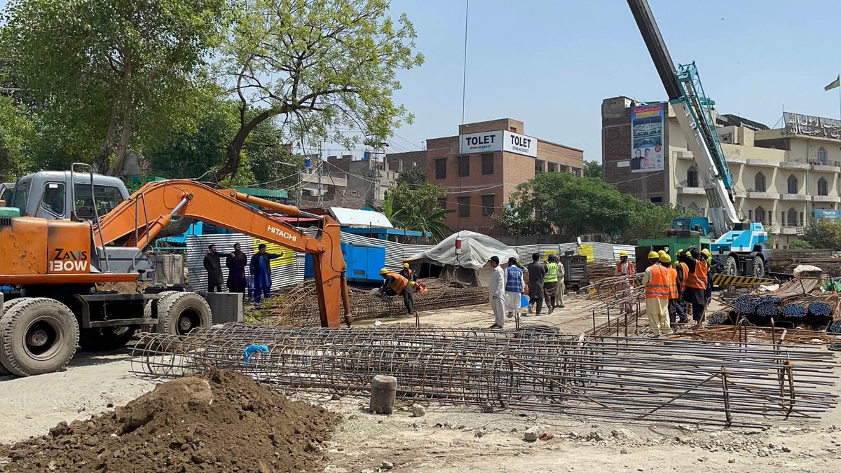 developingpak's tweet image. داتا دربار توسیعی منصوبے اور زیر تعمیر بھاٹی چوک پر انڈر پاس کی 300 پائلیں مکمل.

#LDA #Lahore #RailwayStation #Punjab #Pakistan 🇵🇰