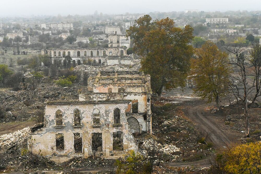 hidayet_ilyas's tweet image. Once known as the "Hiroshima of the Caucasus," Agdam stands as a haunting testament to total destruction. Every single building was looted and demolished. This is the reality of what was left behind.
#ArmenianVandalism #Agdam #Restoration