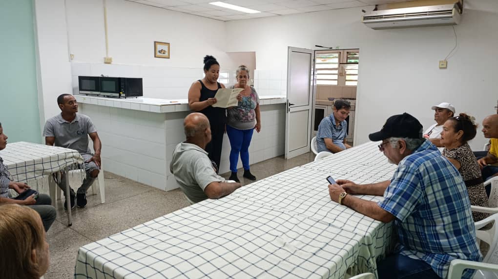 EsacCuba's tweet photo. Hoy alzamos la voz en un acto de reafirmación revolucionaria, unidos contra el bloqueo y en defensa de nuestra soberanía. Cada firma es un compromiso con la Patria, con la justicia y con el futuro de Cuba. #FirmaPorLaPatria #NoAlBloqueo https://t.co/fjE1nc98DC
