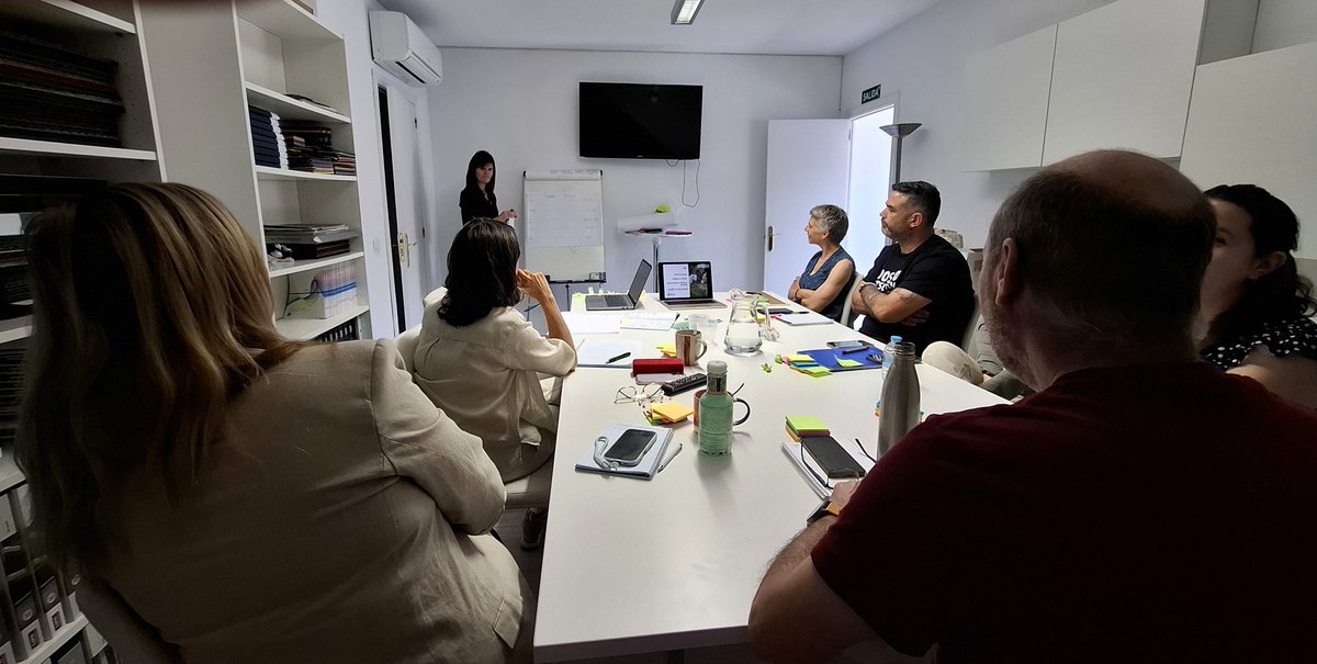GlossaComu's tweet photo. En Glossa Comunicación, activamos jornada de marca con Trafic Ergonomía y Seguridad 🚀
10 dinámicas, dirección/comercial/marketing/agencia y un objetivo claro → detectar fricciones reales en posicionamiento y percepción 🔍

#ComunicaciónB2B #EstrategiaDeMarca #Posicionamiento https://t.co/xgwVs1NHmR