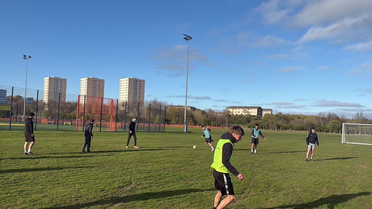 DeeUnited_FC's tweet image. Back to training 😓 #Training