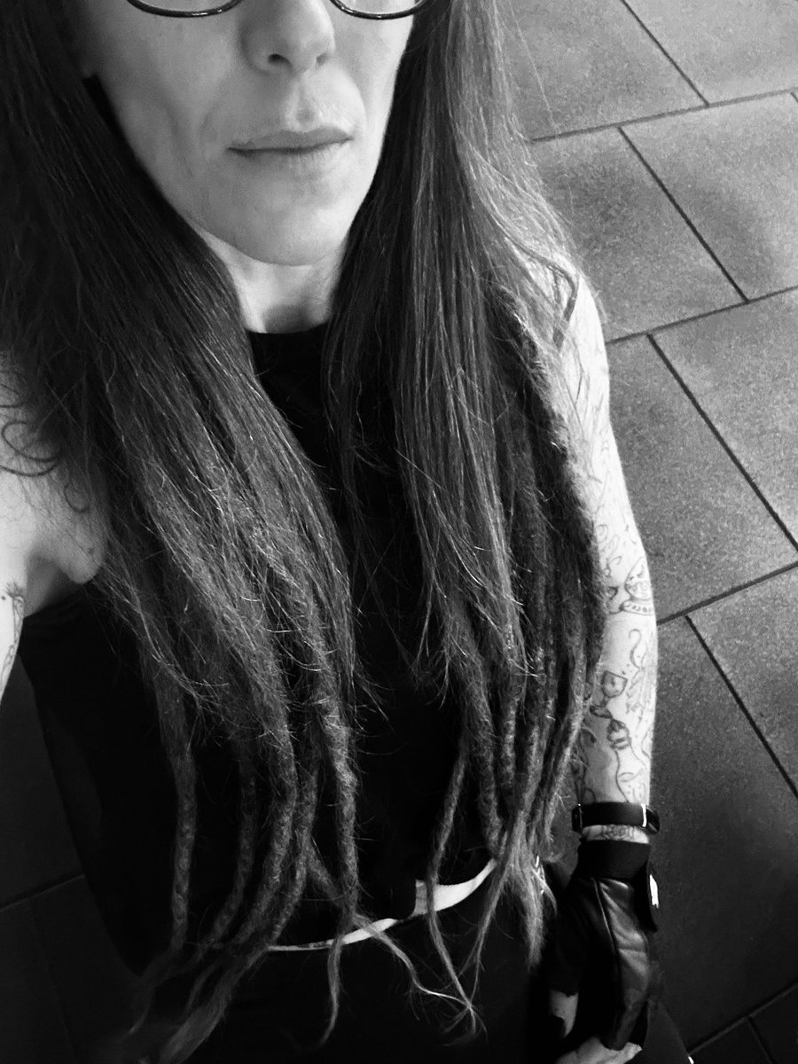 🦇🕸🩸NicLovesMetal △🔥⭑ ♈︎🖤☽☾ tweet media