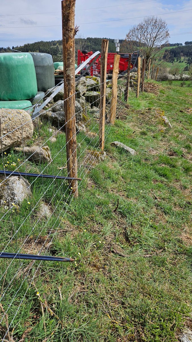 guillaume_redon's tweet image. Ma réalisation de clôture en mode sur le rocher avec des complications.
Je préfère mon travail plutôt que la prestation du "professionnel"
On ne s'improvise pas poseur de clôture ovin un marin en sortant du lit.
D'autres photos seront a venir.
#clotures #fencing #fence