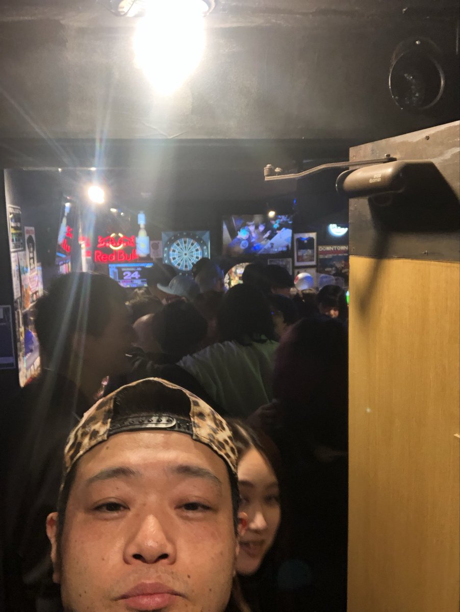 背後に
ポン酢‼️

Disney California Adventure
に旅立つみたい今年

レア写真🤳🤳🤳

#ニコパ