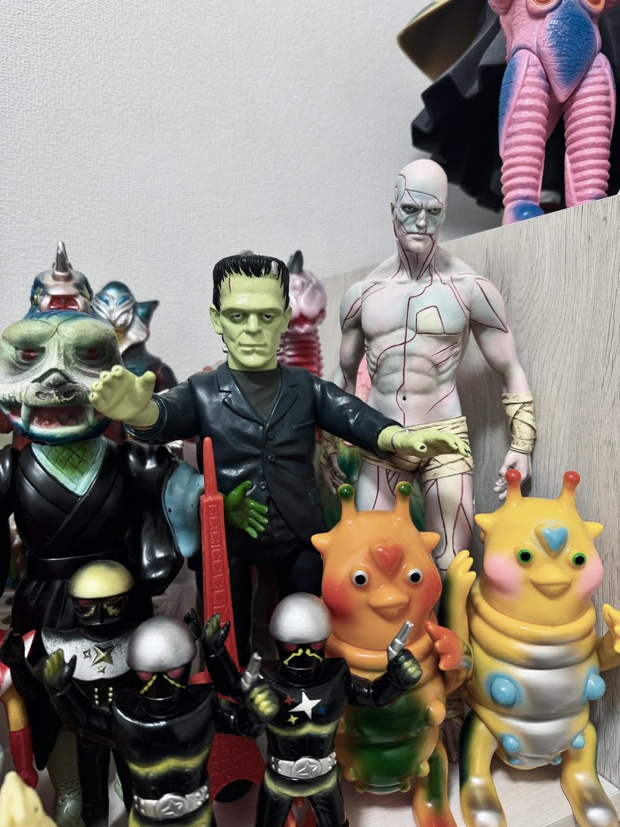 oniku_0223's tweet image. フランケンのソフビ欲しかったからかわいいの買えて嬉しい
デルトロver.と並べて飾る^  ̫^ 
#Frankenstein