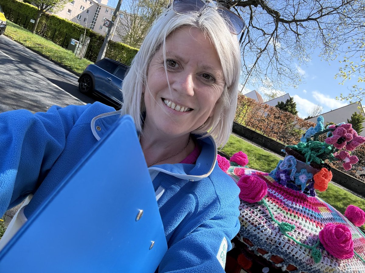 SueJWebber's tweet photo. Great team out in Edinburgh North Western today.

If pro-UK voters unite and vote Scottish Conservative on the peach ballot, we can deny the SNP the majority they are desperate for 🏴󠁧󠁢󠁳󠁣󠁴󠁿🇬🇧

It worked in 2016 and 2021. We can do it again in 2026 💪 https://t.co/gTe8G4qjxa