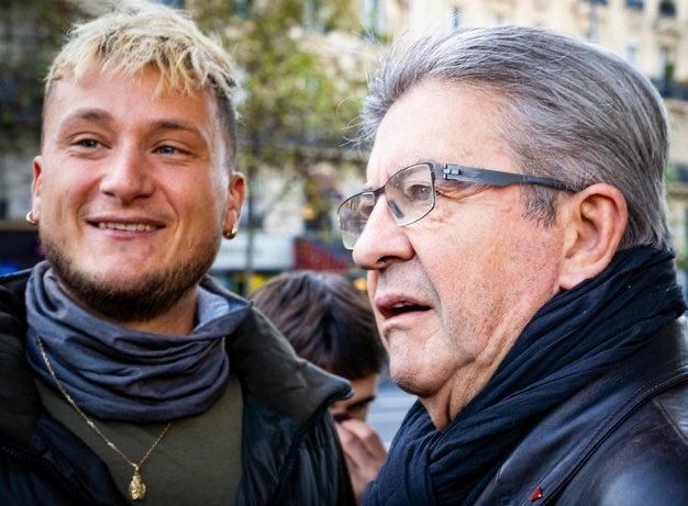 <a href="/JLMelenchon/">Jean-Luc Mélenchon</a> Le vieillard antisémite qui dirige la secte de la <a href="/FranceInsoumise/">La France insoumise</a> n'ose évidemment pas condamner  les crimes terroristes de la milice #islamiste du #Hezbollah. Trop peur de fâcher <a href="/RimaHas/">Rima Hassan</a> et Mme <a href="/chikirouparis/">Sophia Chikirou</a> ! Le vieux n'est pas courageux.