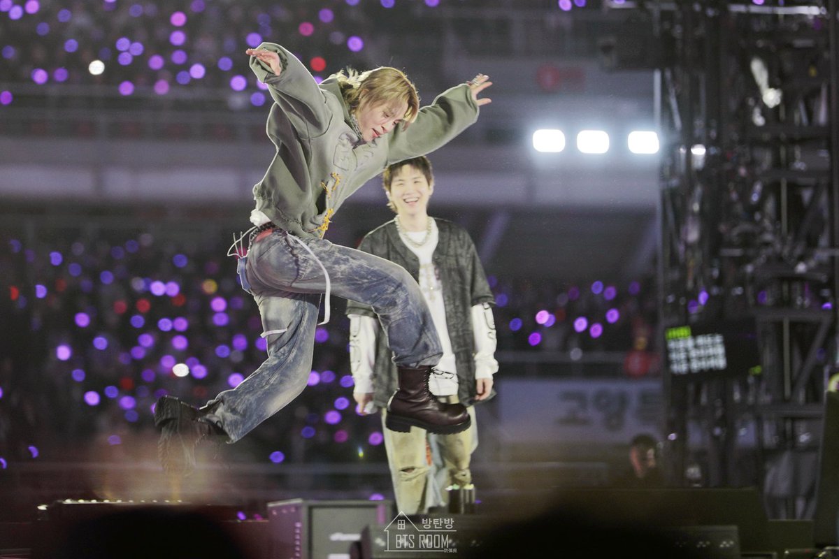 BTS Room 방탄방 防彈房 tweet media