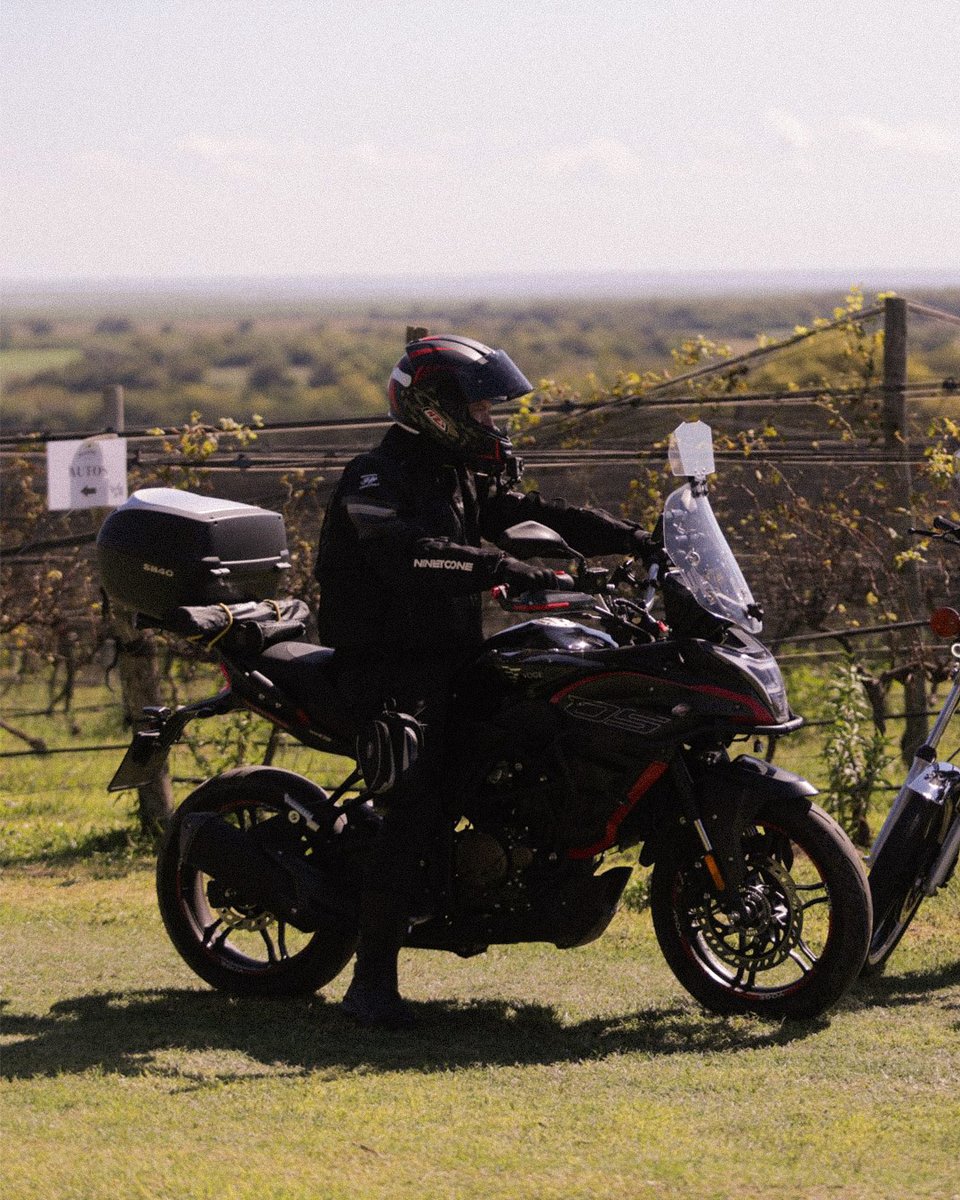 BodegaBordeRio's tweet image. 🍷🏁Se acerca el 5to Encuentro de Motos y Autos clásicos en BordeRío🏁🍷.
El maridaje perfecto: los clásicos, buena compañia, naturaleza y mucho vinito😎.
Si buscás vivir una experiencia diferente entonces ingresá en borderio.com y asegura tu lugar😏.
#viñedo #bodega