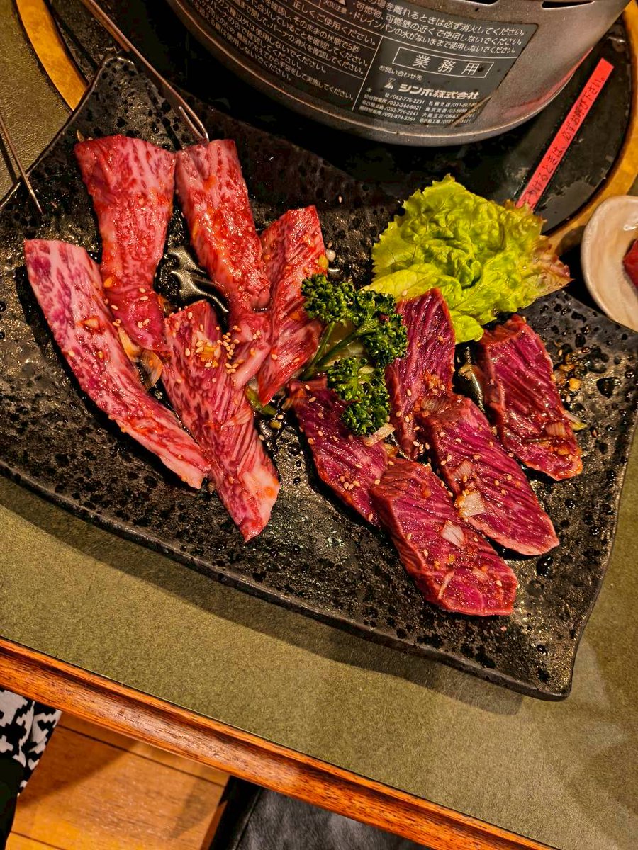 junjun_rai's tweet photo. 頑張ったご褒美だって♡♡♡
厚切りタンステーキ
上カルビ、上ハラミ
上レバーいつもありがとね♥♥♥
そして、ご馳走様です♡♡♡

#今が幸せ
#焼肉 https://t.co/fTW3PyErJ1