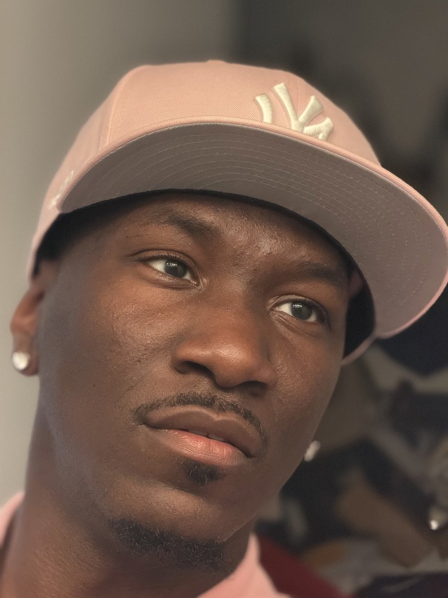 04/22 🍾♉️💙 tweet media