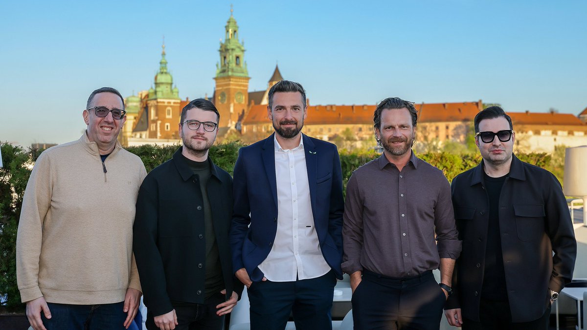 CRACOVIA tweet media