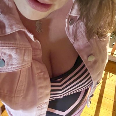 LisMc5's tweet photo. jean jacket weather is upon us https://t.co/krOw6xQHCJ