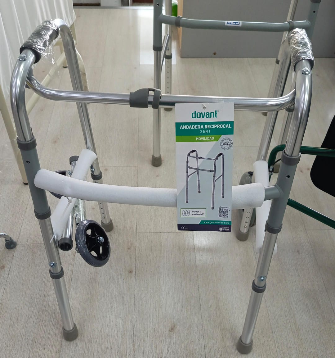 Buenas tardes amigos de X , bendecida tarde. Esta es la andadera de la cual necesitamos 2 para la casa hogar cada una sale en 110$. Ya los bastones fueron comprados gracias a <a href="/JohanLanza/">Johan Manuel Lanza M</a> .