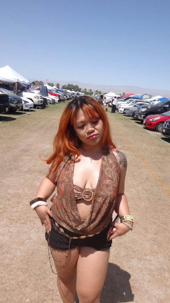 _mayellee's tweet photo. first coachella and definitely won’t be the last 🌼💕 https://t.co/hwTskTVxmK