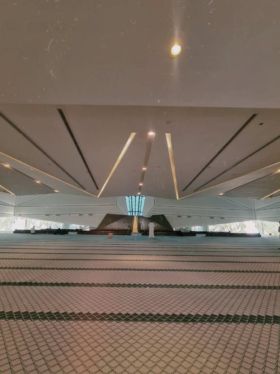 SaudiNewsFR's tweet image. M.A.G.N.I.F.I.Q.U.E 

🇸🇦 La grande mosquée du Centre Financier "Roi Abdullah" (KAFD) de la capitale saoudienne #Riyadh.

Une prouesse architectural..