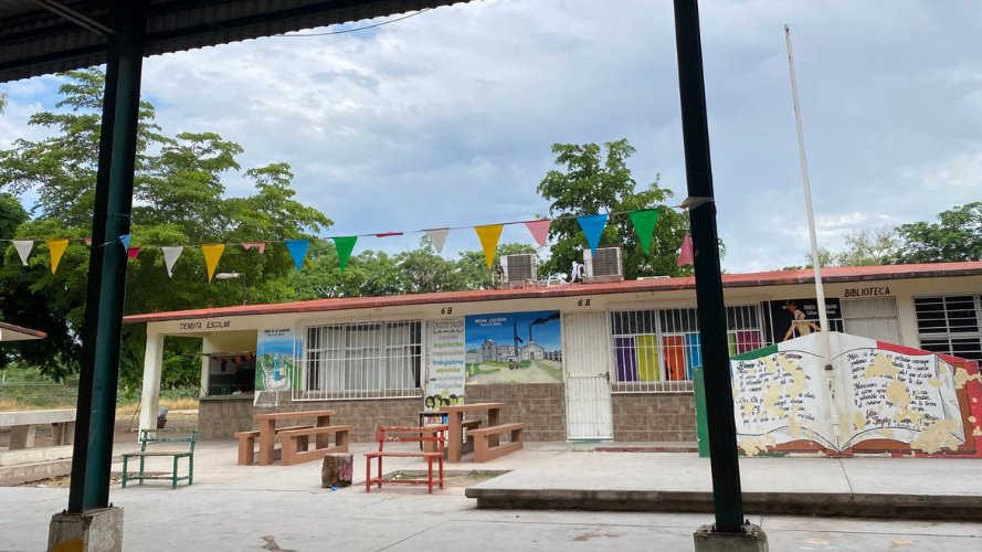 Trasciende60696's tweet photo. #Sinaloa || No hay “megapuente”: #SEPyC advierte que el lunes 4 de mayo sí hay clases || #TNoticias @GloriaHimelda01 @sinaloagobmx 

https://t.co/t42GUOnOfC https://t.co/x7XgD3ngn8