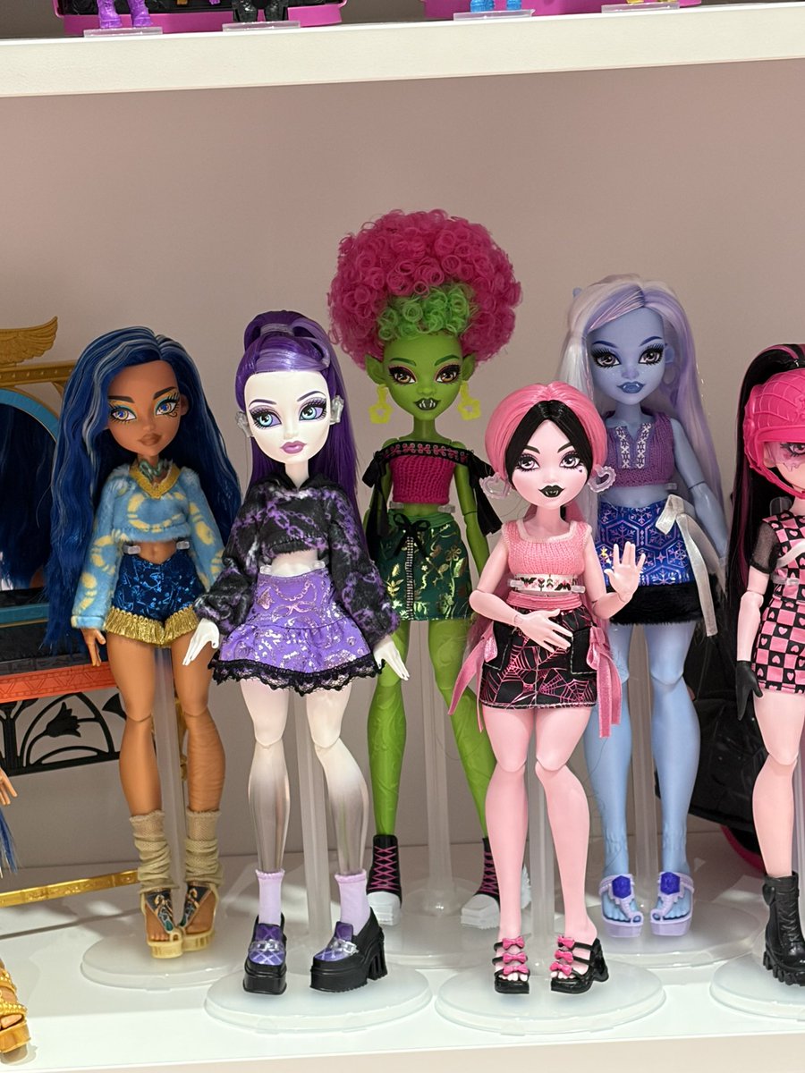 Here’s the current self scare lineup with the new Cleo! Hopefully Frankie appears soon💜