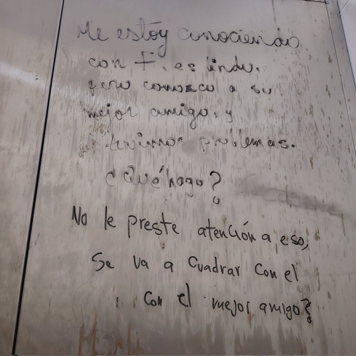Lo que uno encuentra en los baños de uso público