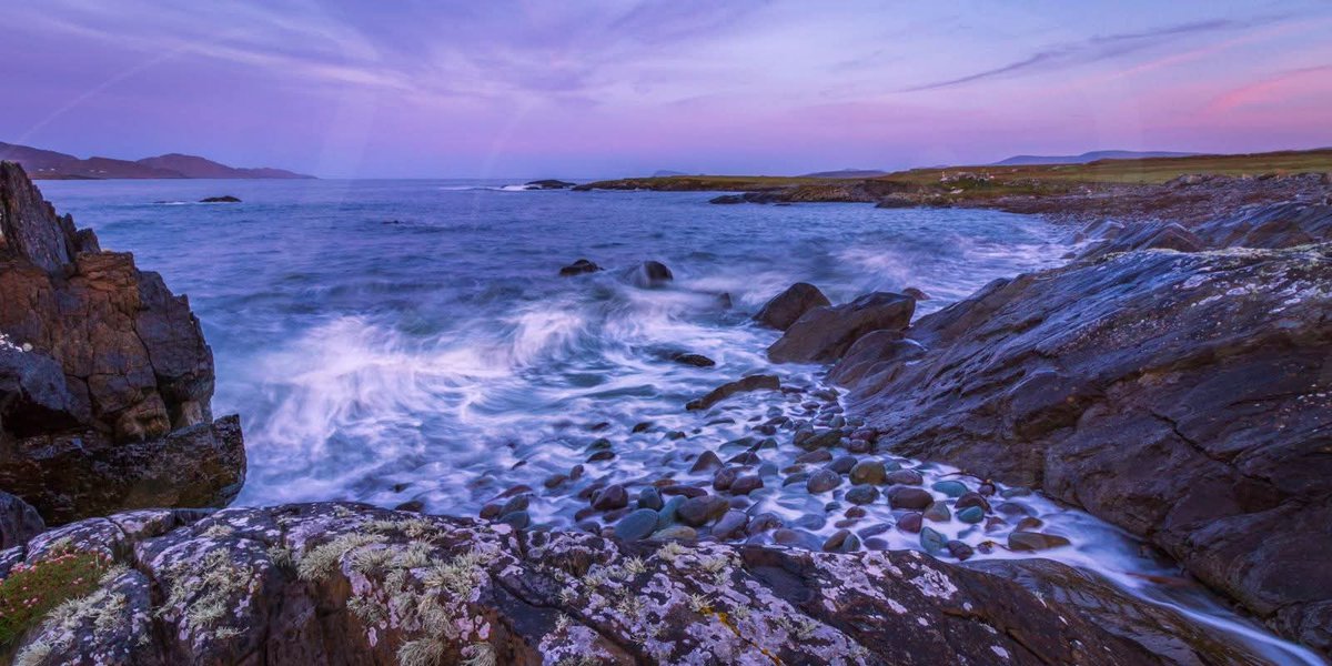 ThisIsIreland3's tweet image. Purple hues adorned the sky, while the gentle swell of the Atlantic, sets a peaceful scene 🌊💚

📍Eyeries, Beara Peninsula, West Cork - Ireland ☘️

📸 João Pata Photography 

#Cork #Ireland #Beara #Eyeries #Westcork #Colour