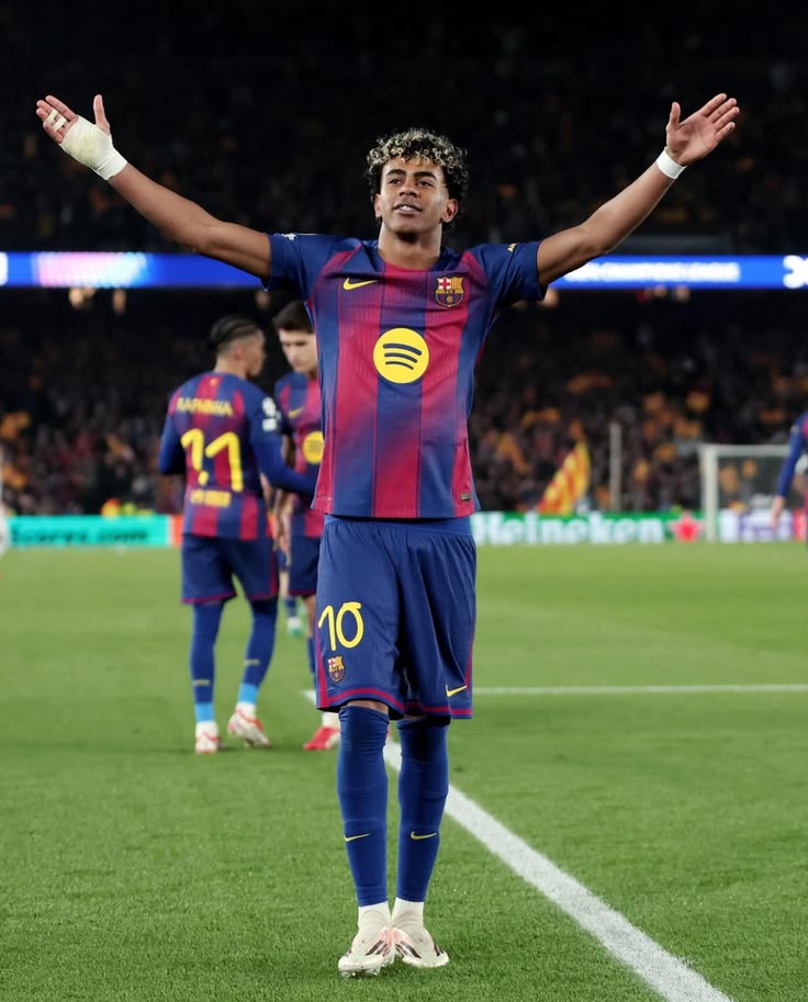 Access Lamine tweet media