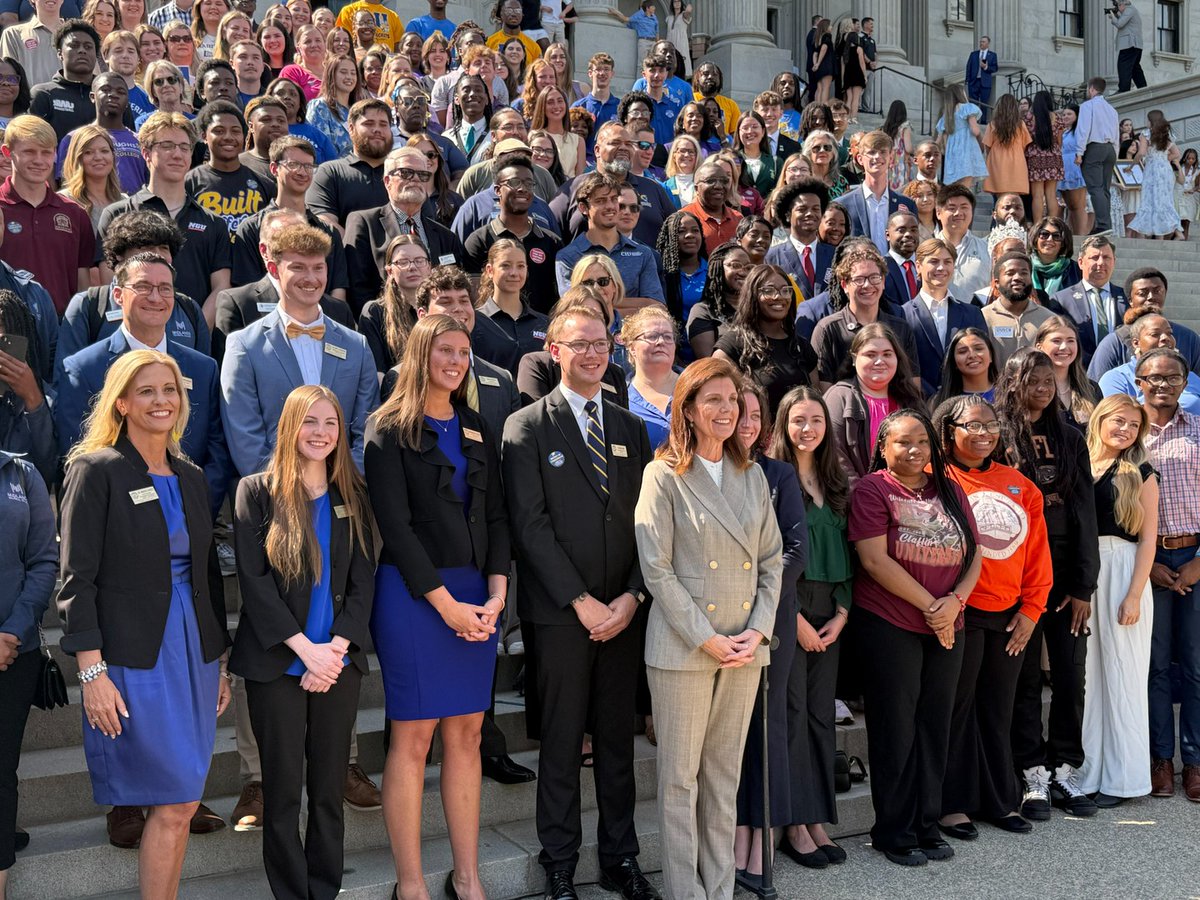 landerpresident's tweet photo. I’m proud of this group for representing our University at Higher Education Day. I'm also grateful to our state leaders whose continued support creates opportunities for our students to learn and lead. At Lander, we believe in preparing students not just for careers, but for meaningful civic engagement. https://t.co/1h7JcWmvNc