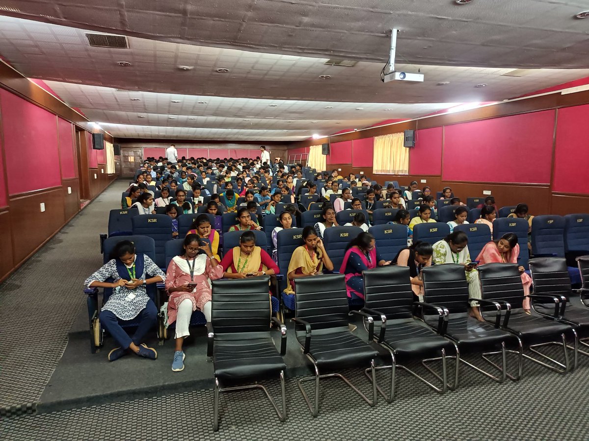 Anandhakumarans's tweet photo. Looking back at the incredible Shardeum event at KSRCE. Seeing everyone mint their NFTs was a major highlight. #Proofofcommunity #POCIndiaOnchain #Shardeum https://t.co/jPP9V5lBWN