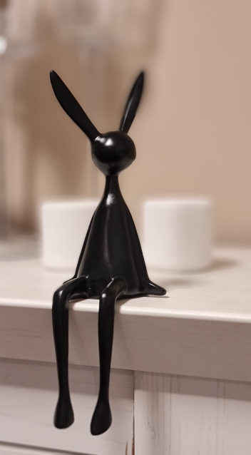 Tischdeko1's tweet image. Eleganter Resin-Hase, 26 cm - Kantenhocker und Sitzhase tischdeko-online.de/elegante-resin… Ein echtes Designobjekt für alle, die moderne Ästhetik schätzen.
#deko #osterdeko #wohndeko #modernliving #interiorstyle #kantenhocker #dekoliebe #geschenkidee #minimalistisch #homedecor 🐰🖤✨ V